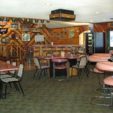 Zellar'S Village Inn Newberry Bagian luar foto