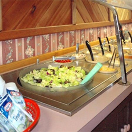 Zellar'S Village Inn Newberry Bagian luar foto