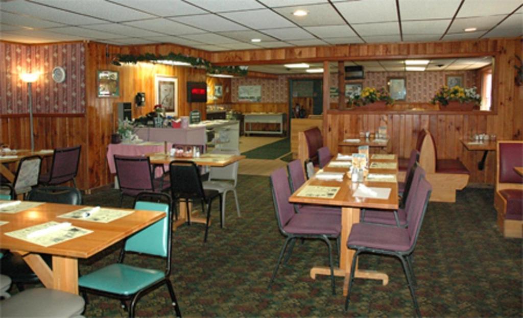 Zellar'S Village Inn Newberry Bagian luar foto