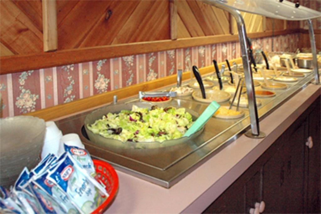 Zellar'S Village Inn Newberry Bagian luar foto